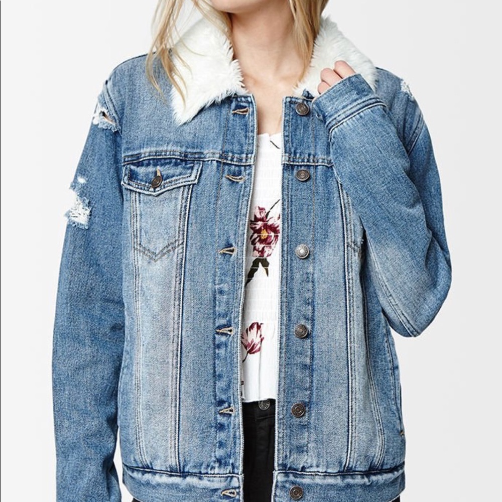 Jean jacket with warm fake fur lining